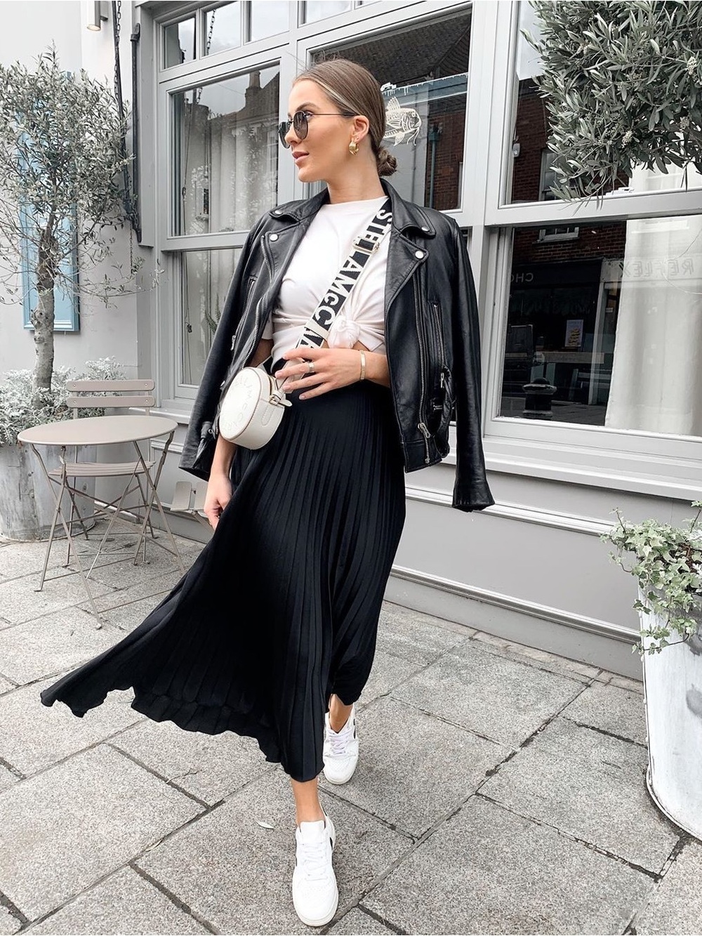 Laundry By Shelli Segal Black Pleated Velvet Midi Skirt
